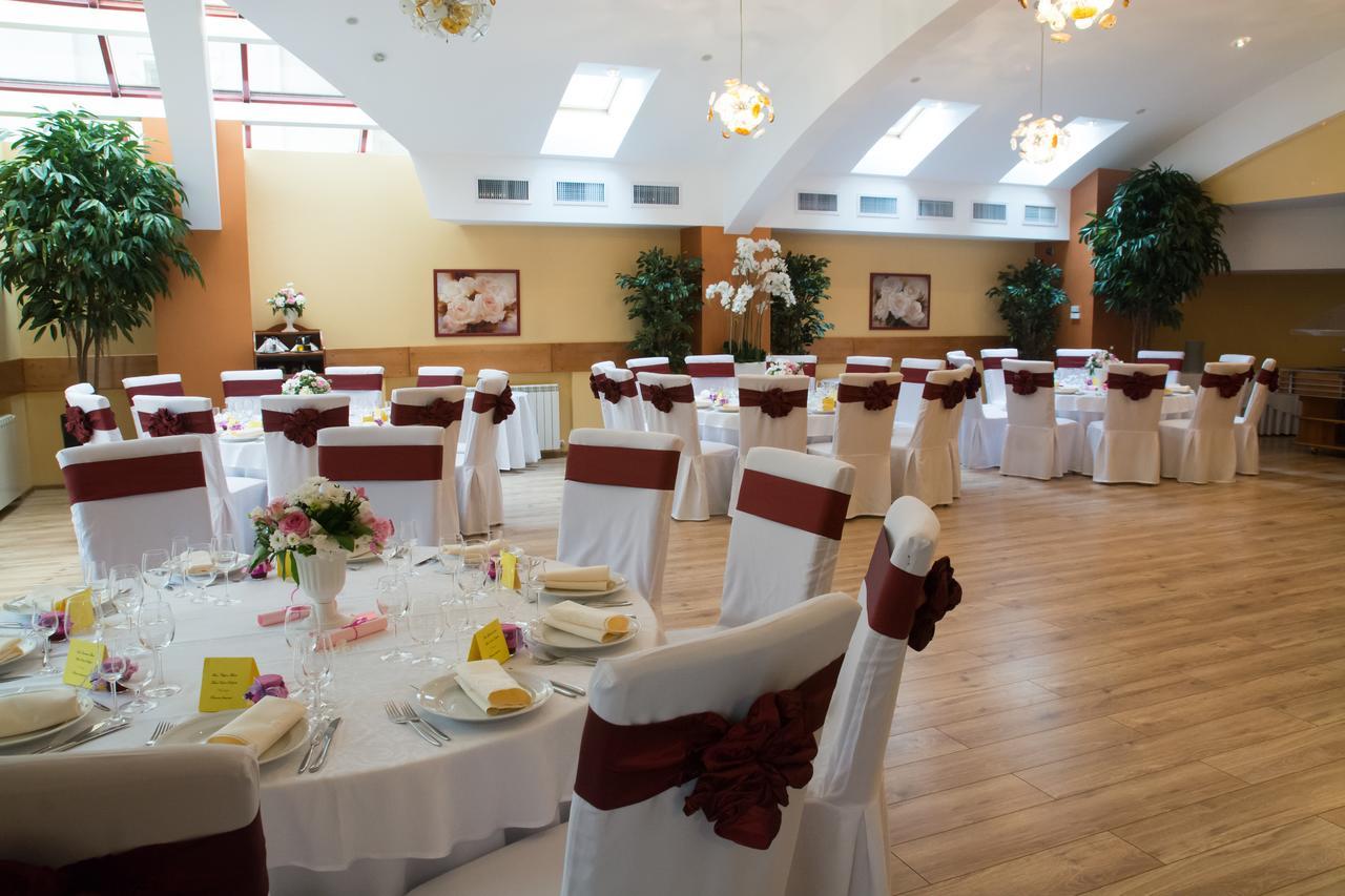 Hotel Nemira 斯兰默多瓦 外观 照片