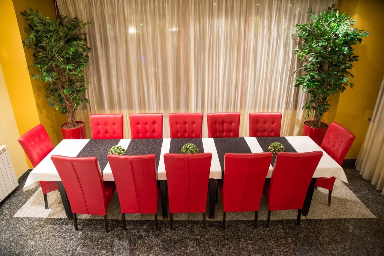 Hotel Nemira 斯兰默多瓦 外观 照片