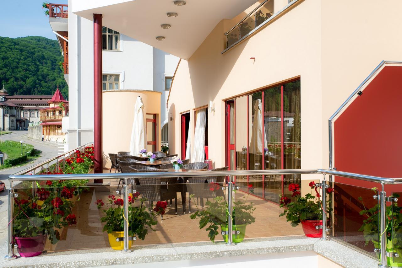 Hotel Nemira 斯兰默多瓦 外观 照片