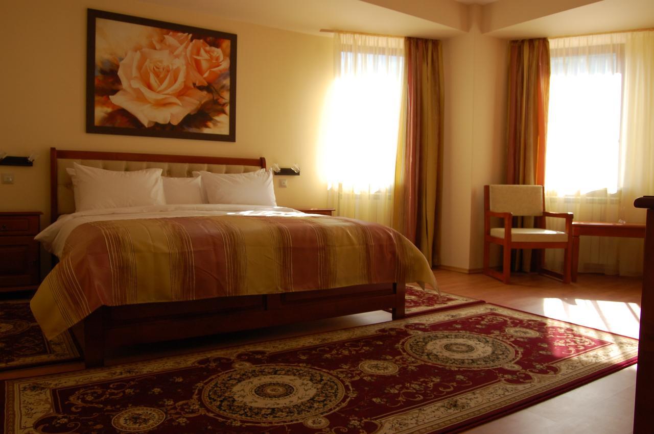 Hotel Nemira 斯兰默多瓦 外观 照片